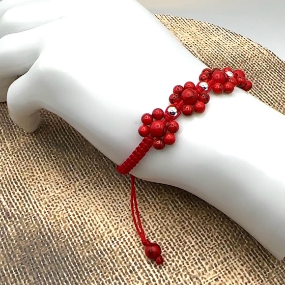 Christmas Bracelet with Red Beads and 18k Silver Plated Beads | Fully Adjustable - Picture 6 of 11